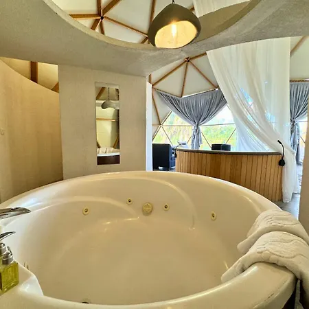 Οργανωμένο κάμπινγκ In Out Glamping