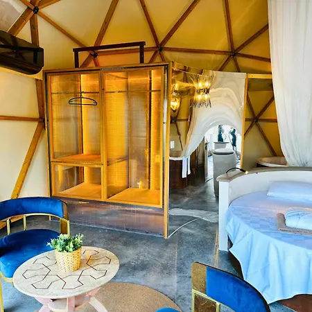 Luxe tent In Out Glamping *