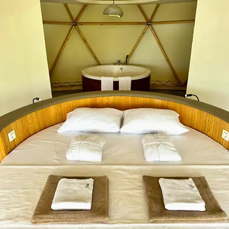 Tente de luxe In Out Glamping *